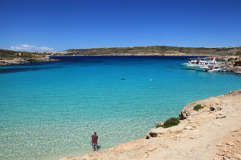 Malta_-_Ghajnsielem_-_Comino_-_Blue_Lagoon_(Comino)_02_ies