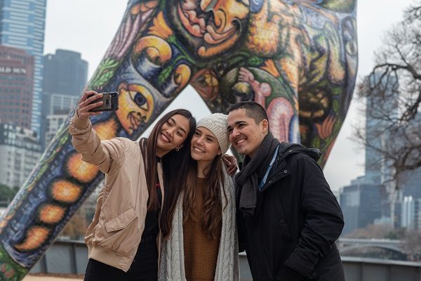 Fai un selfie con i tuoi amici