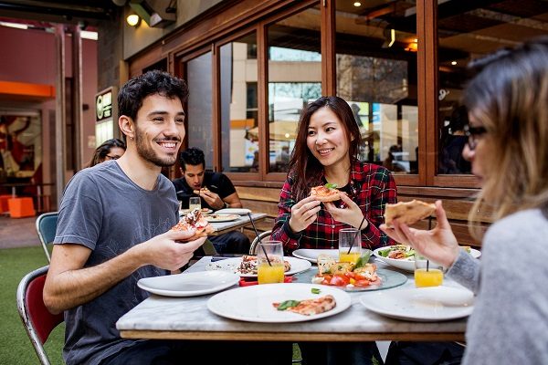 Estudiantes restaurante