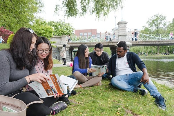 Estudiantes en el parque en Boston