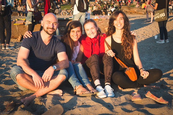 Estudiantes En La Playa