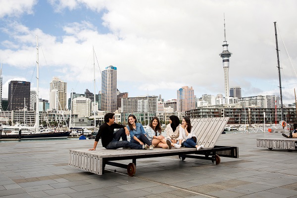 A Sky Tower se destaca na cidade
