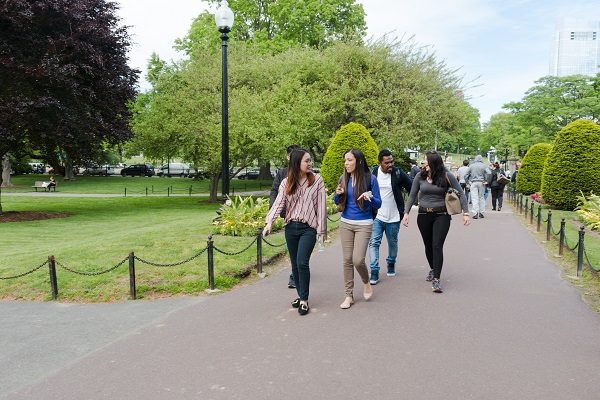 Estudantes em um parque de Boston